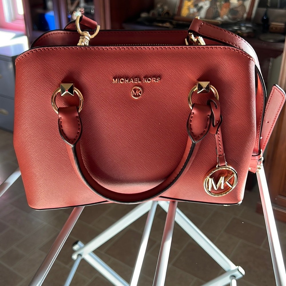 Michael Kors small purse with straps great condition